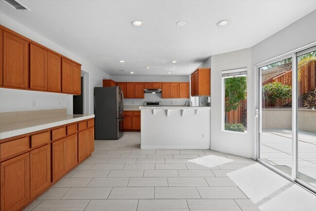 Building Photo - Beautiful 4-Bedroom Home