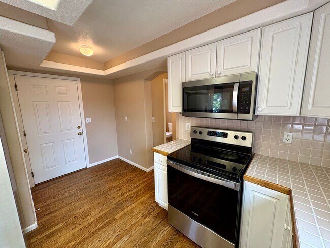 Building Photo - Highlands Ranch 3bed, 3.5 bath