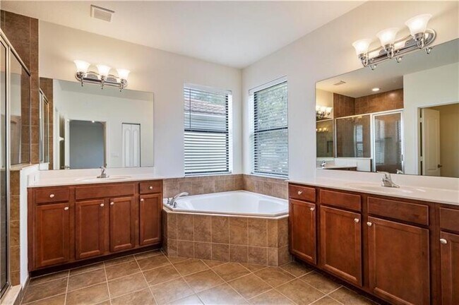 Building Photo - 8857 Willow Cove Ln
