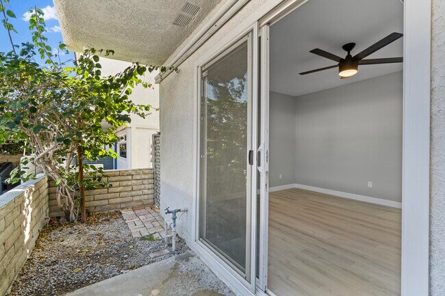 Building Photo - 1950 S Palm Canyon Dr