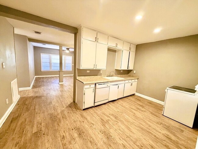 Building Photo - Beautiful 3-Bed Home in Schertz!