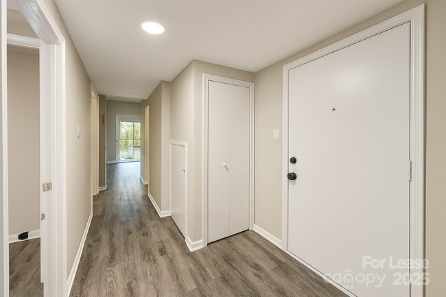 Building Photo - 8033 Cedar Glen Dr