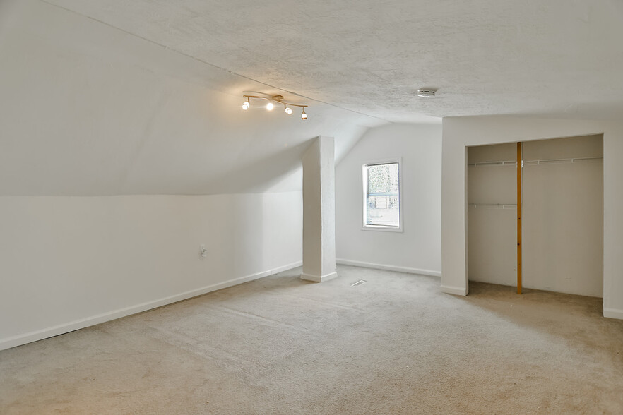 second floor bedroom - 314 Clifford Ave