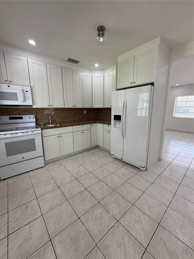 Building Photo - 7231 NW 2nd Terrace