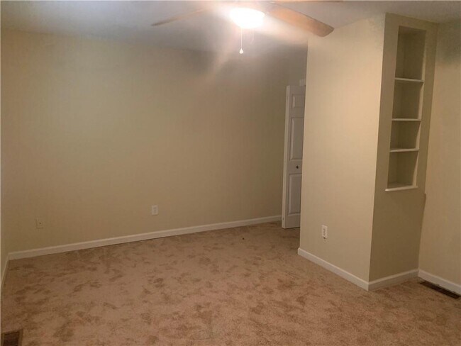 Building Photo - 1652 Grist Mill Dr