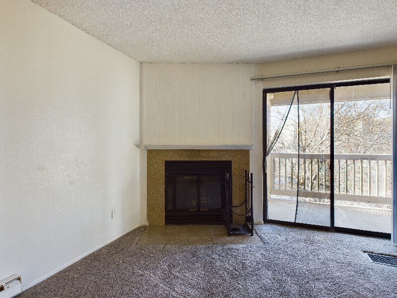 Building Photo - 14720 E Kentucky Dr