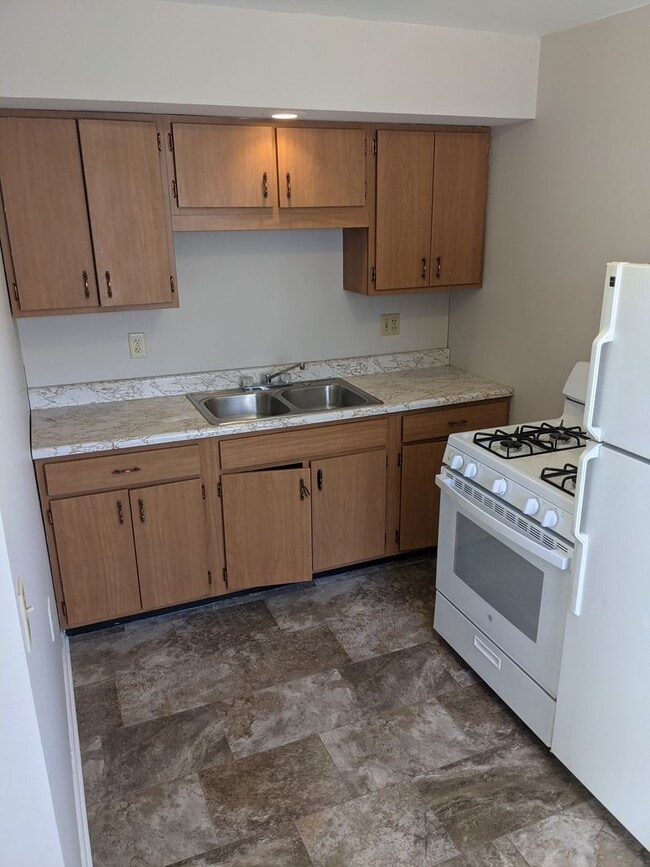 Building Photo - 302 Proctor Ln