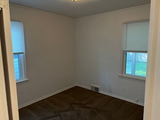 Building Photo - Affordable Two Bedroom Ranch