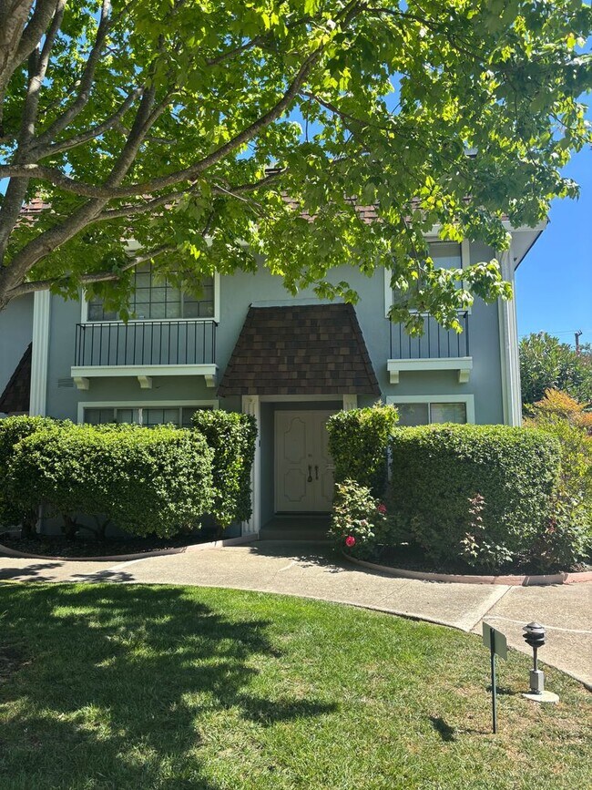 Building Photo - Bright & Airy 3-Bedroom Condo in Prime Moraga Location!