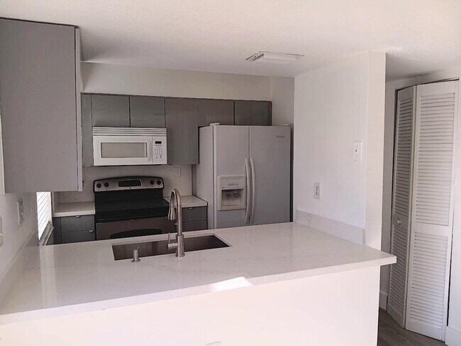 Building Photo - 150 Riviera Cir