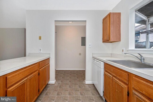 Building Photo - 10247 Redtail Ct