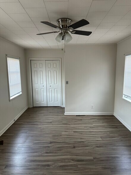 Building Photo - 402 W 22nd Street