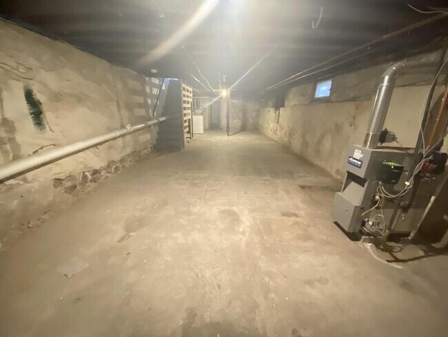 Building Photo - 220 E Marshall St