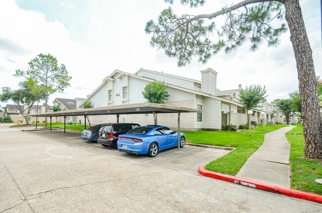 Building Photo - 6211 Ludington Dr
