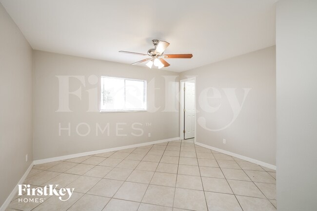 Building Photo - 1505 NE 10th Ln