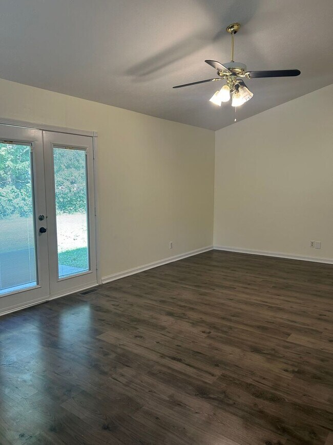 Building Photo - 4320 Roundtable Ct