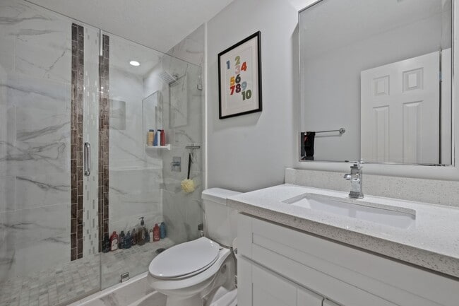 Building Photo - 4619 Breezy Point Dr