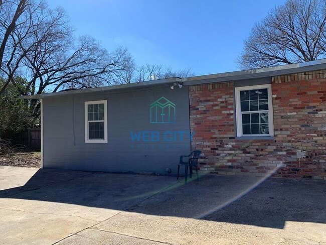 Building Photo - 4530 Corregidor St