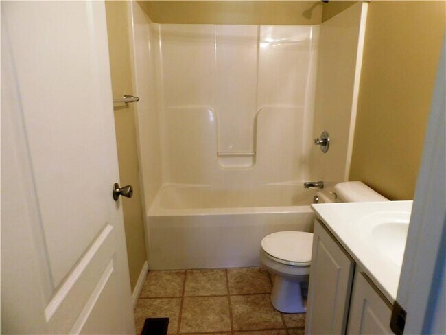 Building Photo - 6512 Oak Crest Dr