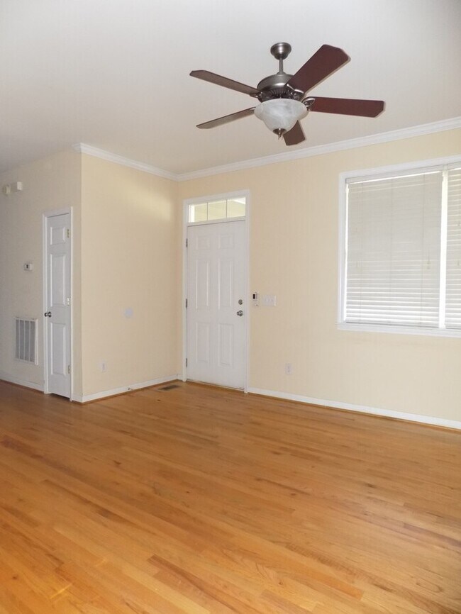 Building Photo - Earlewood-Offering Self Guided Tour with RENTLY!