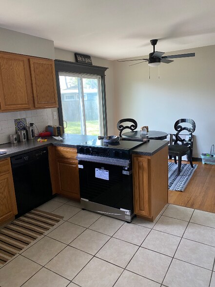 Building Photo - 6017 N Howard Ave