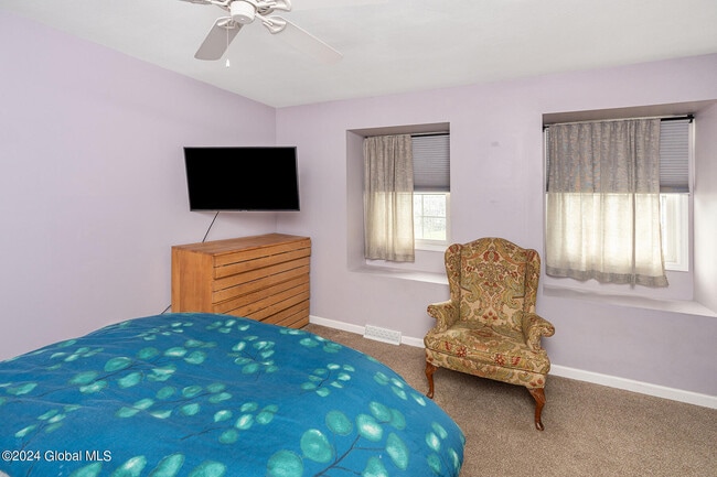 Building Photo - 15 Stirrup Dr