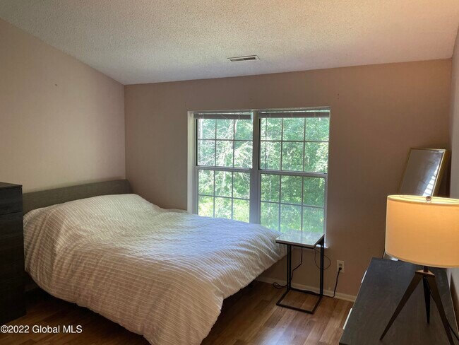 Building Photo - 5106 Forest Point Dr S