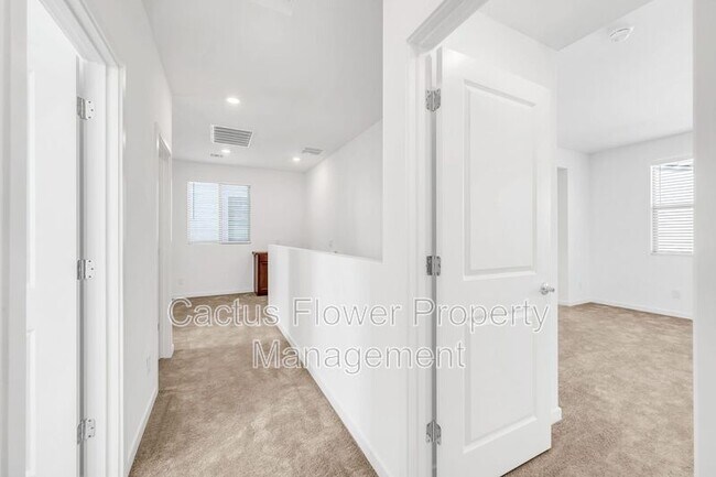 Building Photo - 9850 E Tamery Ave