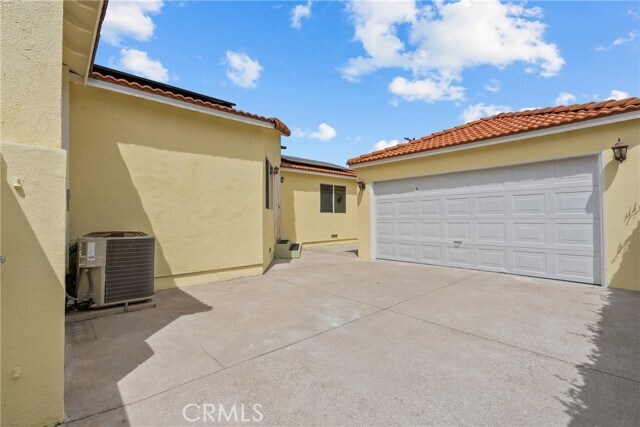 Building Photo - 5110 Petit Ave
