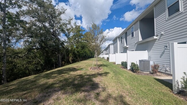 Building Photo - 577 Holly Lks Dr