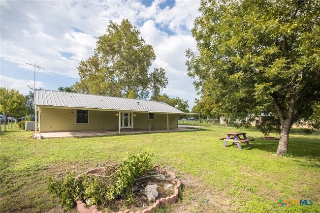 Building Photo - 803 Happy Haven Rd