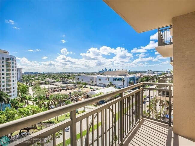 Building Photo - 1040 Seminole Dr