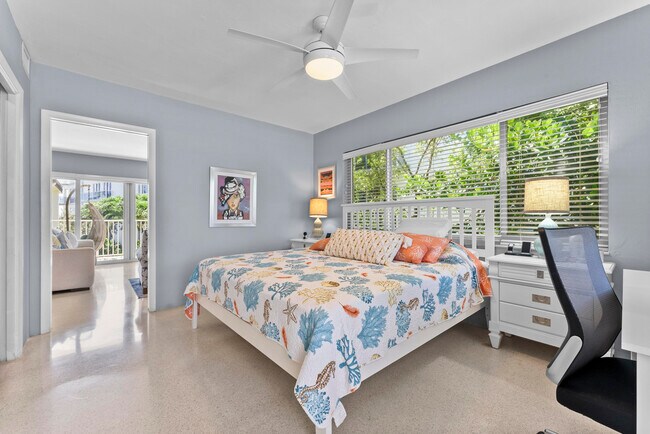 Building Photo - 1203 Hillsboro Mile
