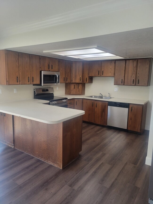 Building Photo - 165 W 910 S