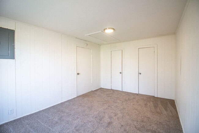 Building Photo - 2 bedroom Now Leasing