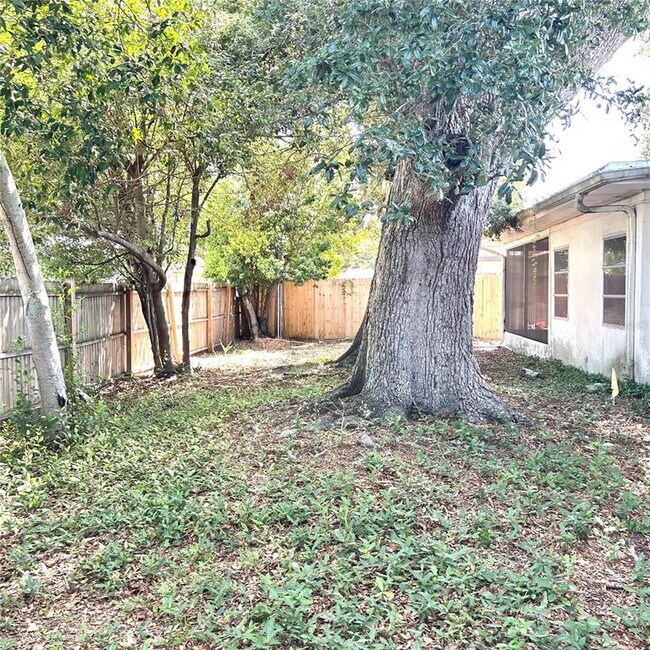 Building Photo - 2152 Greenbriar Blvd