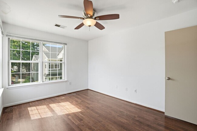 Building Photo - 8633 Beekman Pl