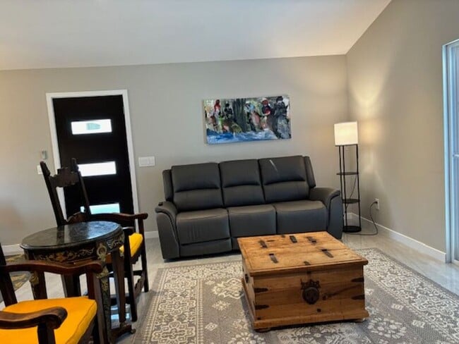 Building Photo - 6088 De La Rosa Ln