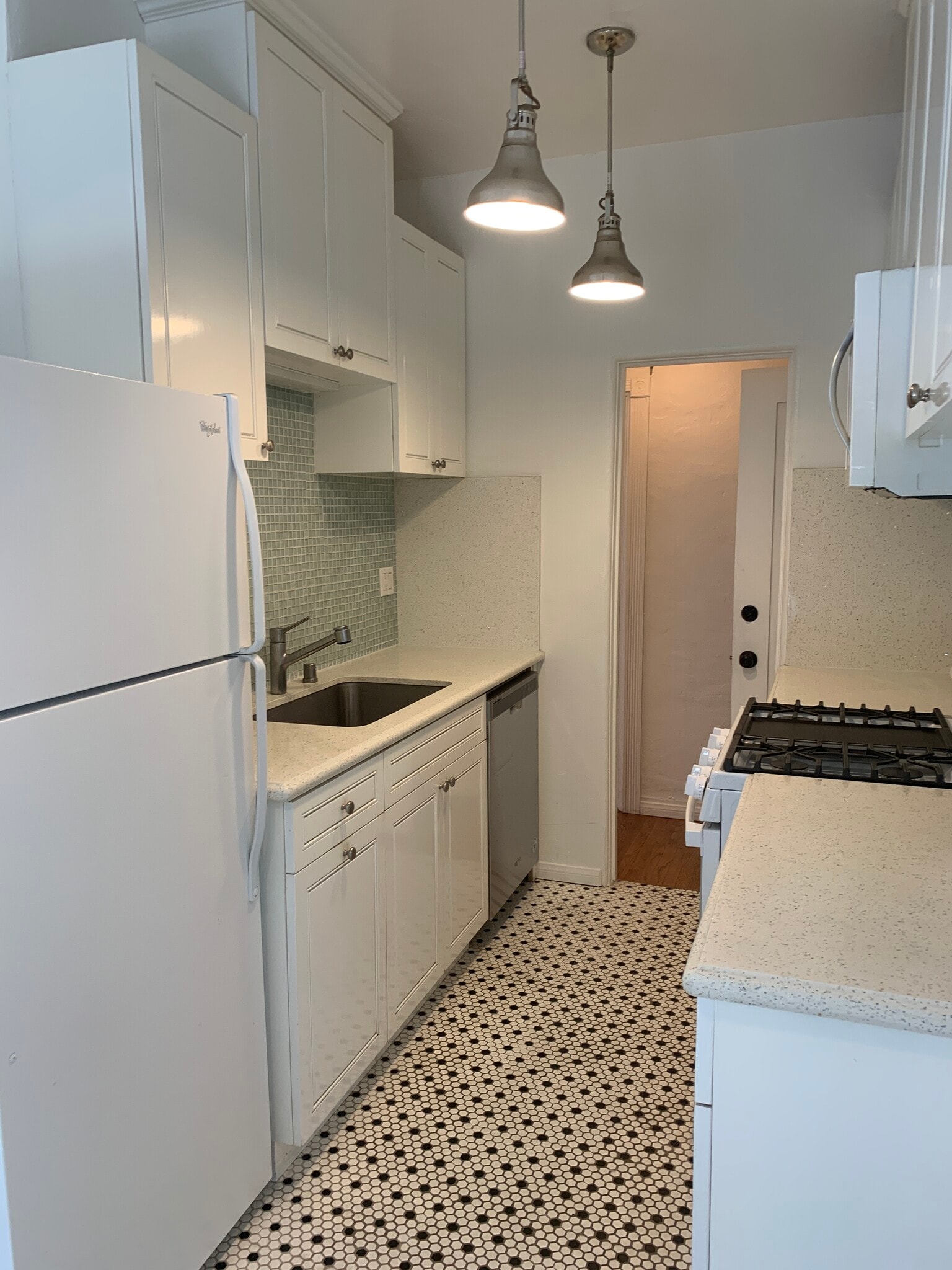 Building Photo - 802 N Sweetzer Ave