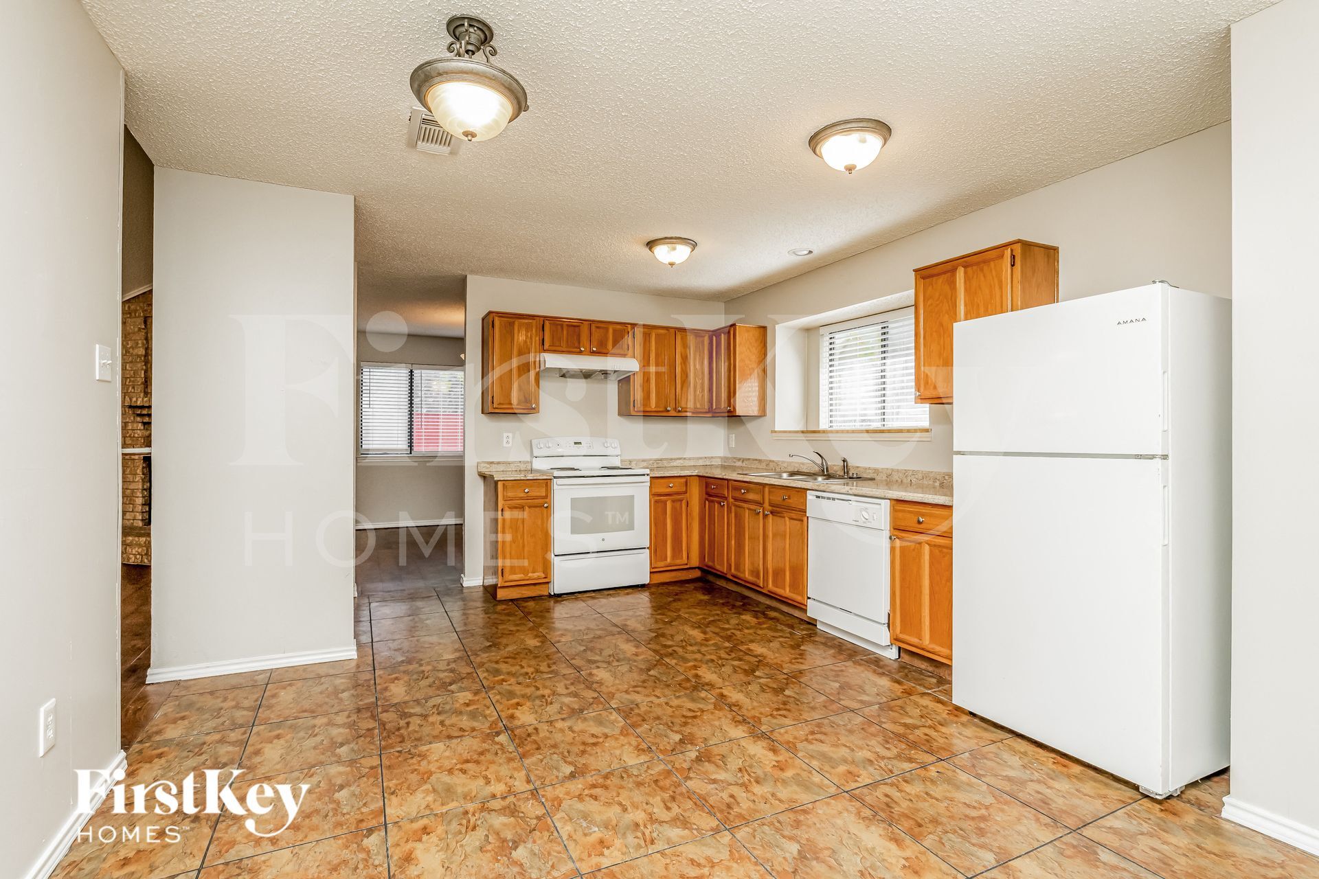 Building Photo - 2661 Claremont Dr