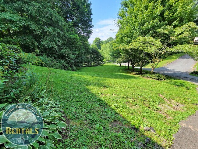 Building Photo - Gorgeous 3bd/2.5ba House With Included Downstairs Apartment