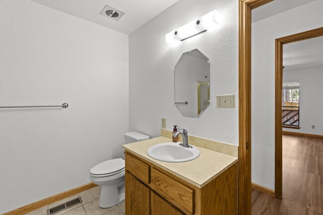 Building Photo - 103 E Miller Ct