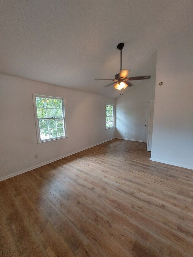 Building Photo - 74 Westpine Ct