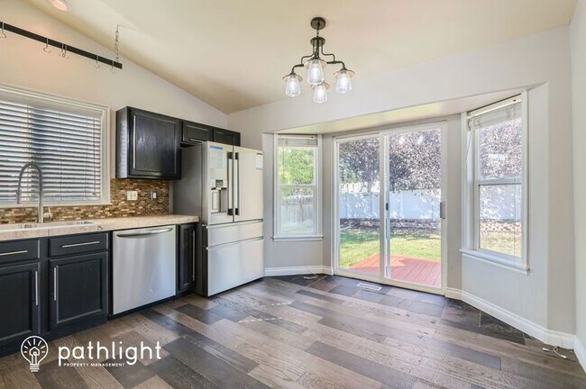 Building Photo - 193 1375 N