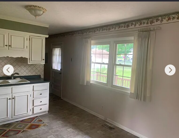 Building Photo - 2829 Hillside Dr