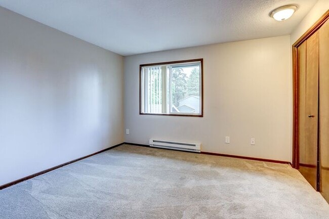 Building Photo - 2bed/1.5bath Town-home Available Soon! Cal...