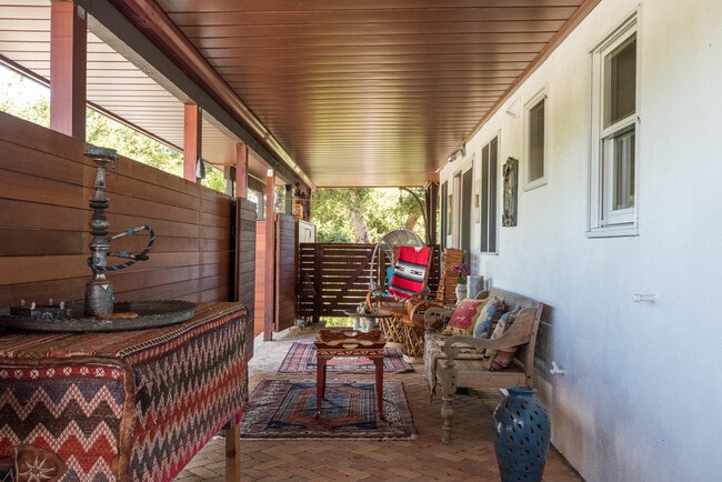 Building Photo - 7 treetop Ln