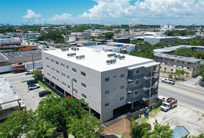 Building Photo - 2311 NW 22nd Ave