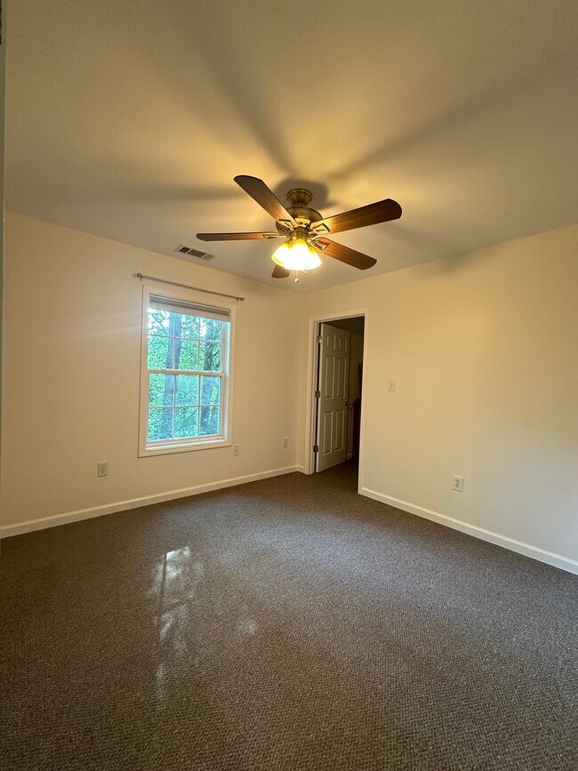 Building Photo - 250 Hodgson Dr