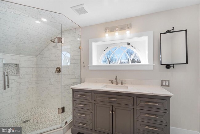 Building Photo - 311 W Main St